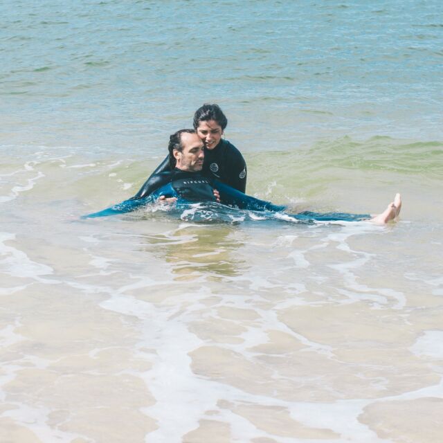 Suivre les mouvements de la Vie, être alignée, ancrée, garder ses yeux vers la direction... c'est pour moi ce qu'enseignent le surf et la Médecine de l'eau !